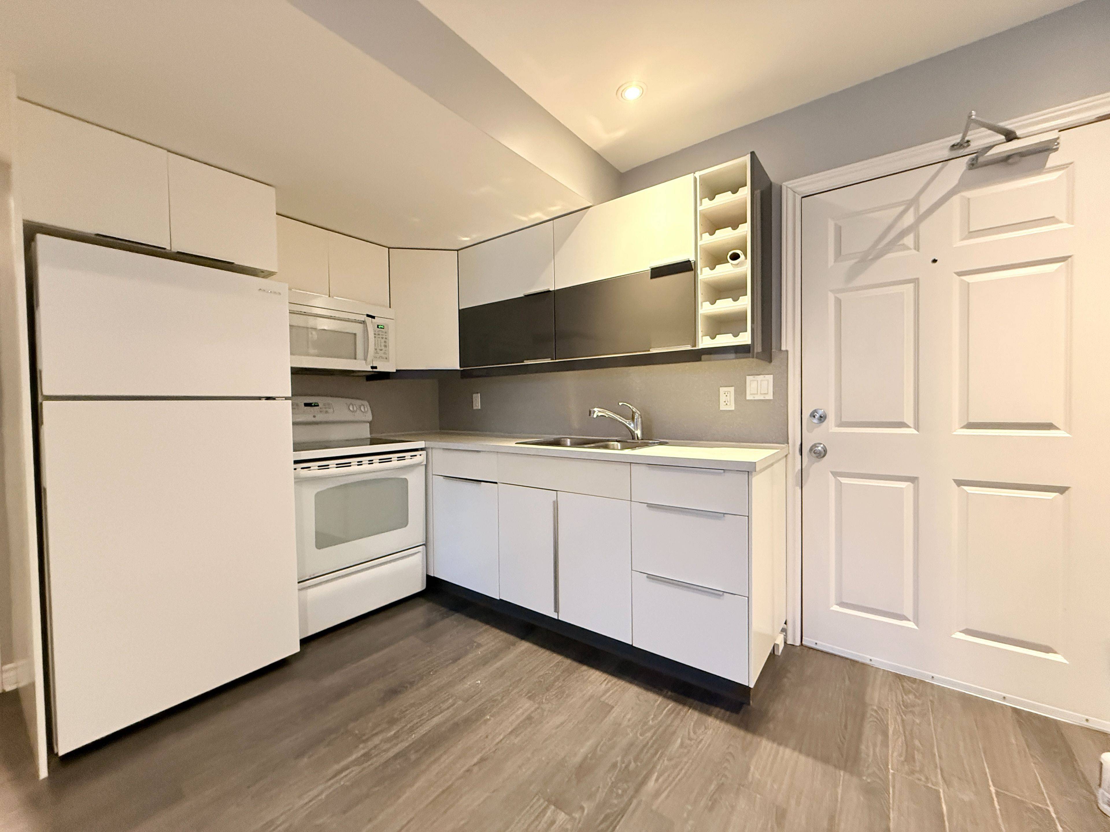 Toronto E01, ON M4L 2S3,63 Billings AVE