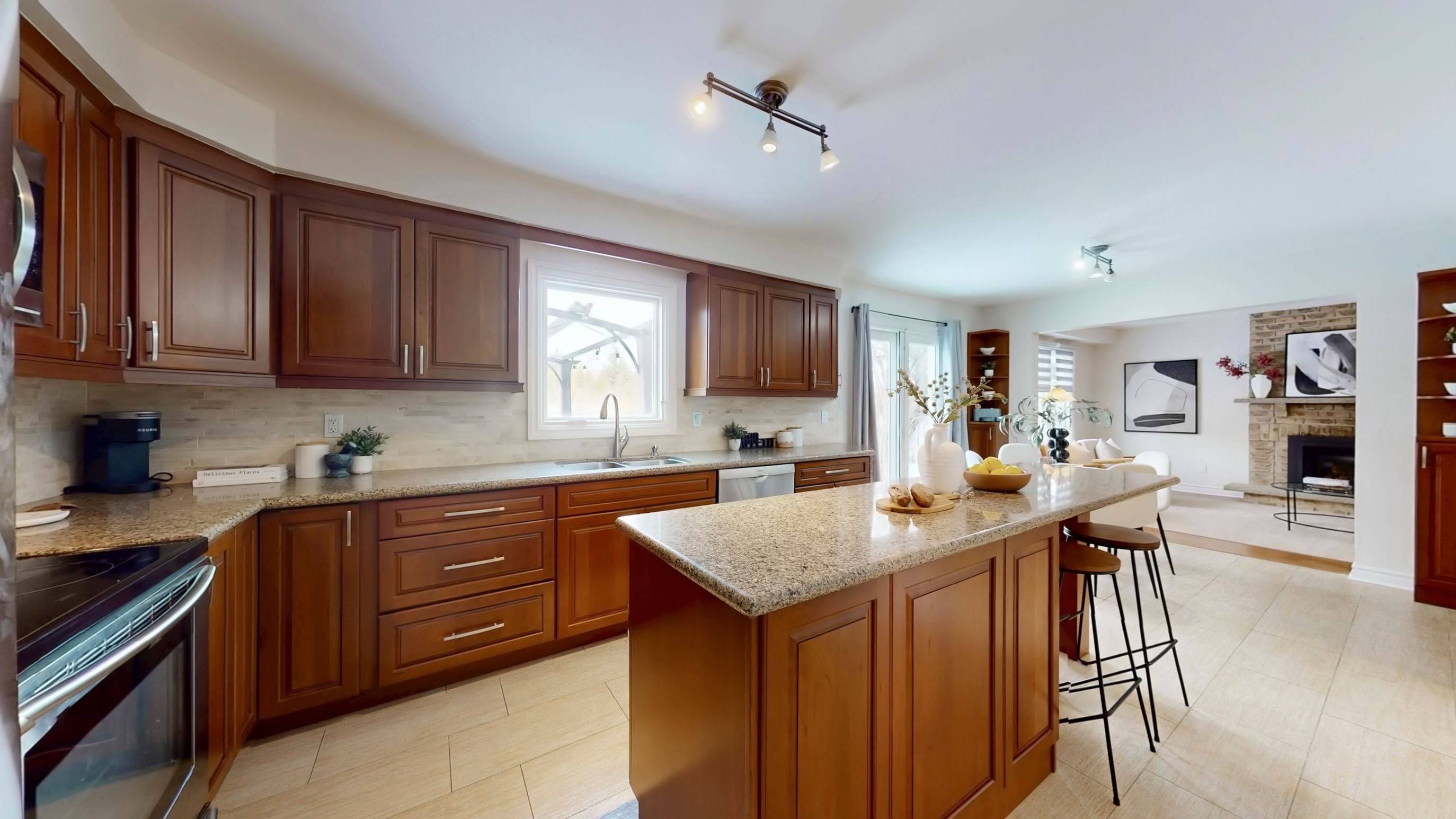 Pickering, ON L1X 1L6,692 Amaretto AVE