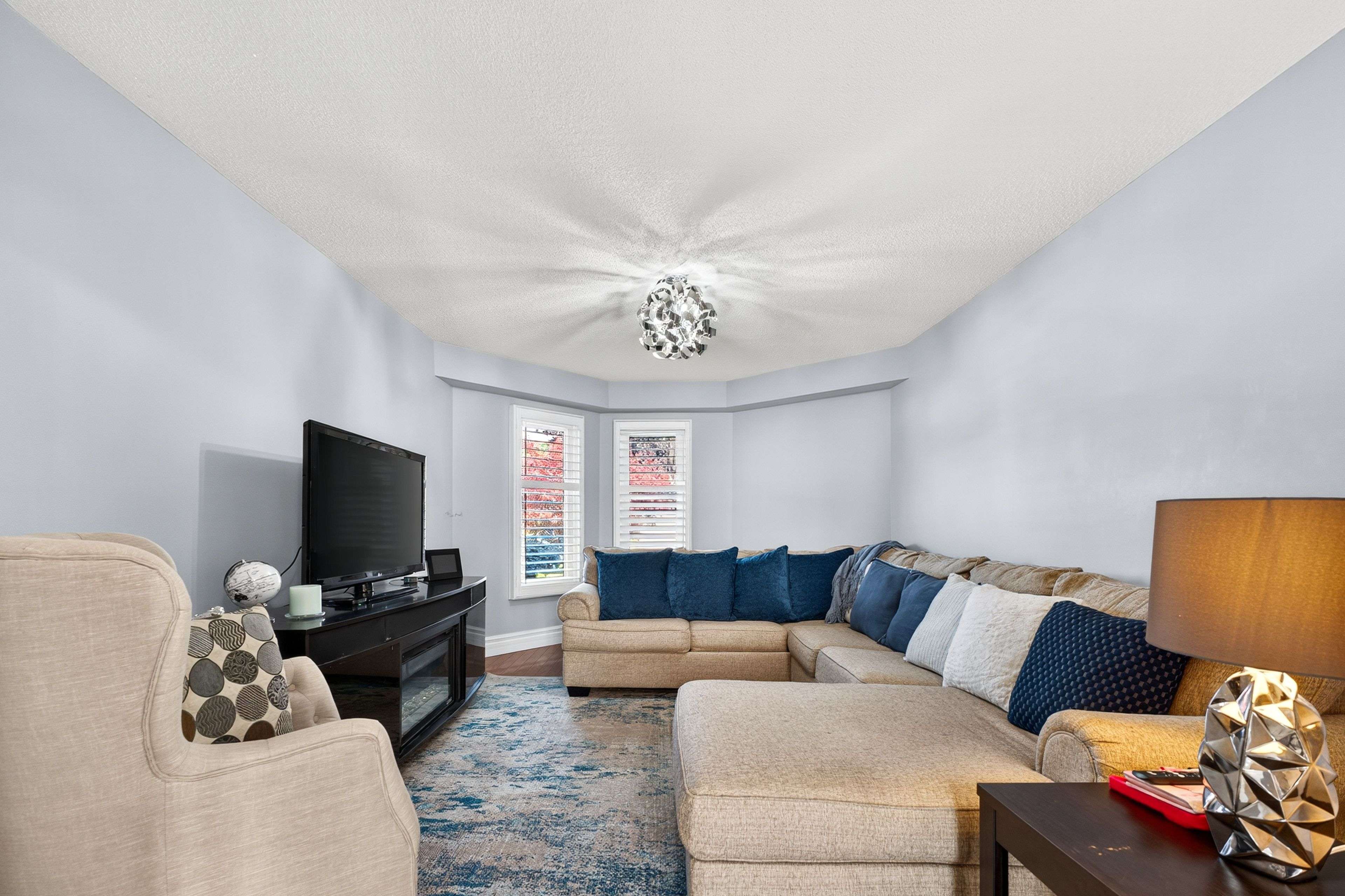 Oshawa, ON L1K 2E5,1037 Sandcliff DR E