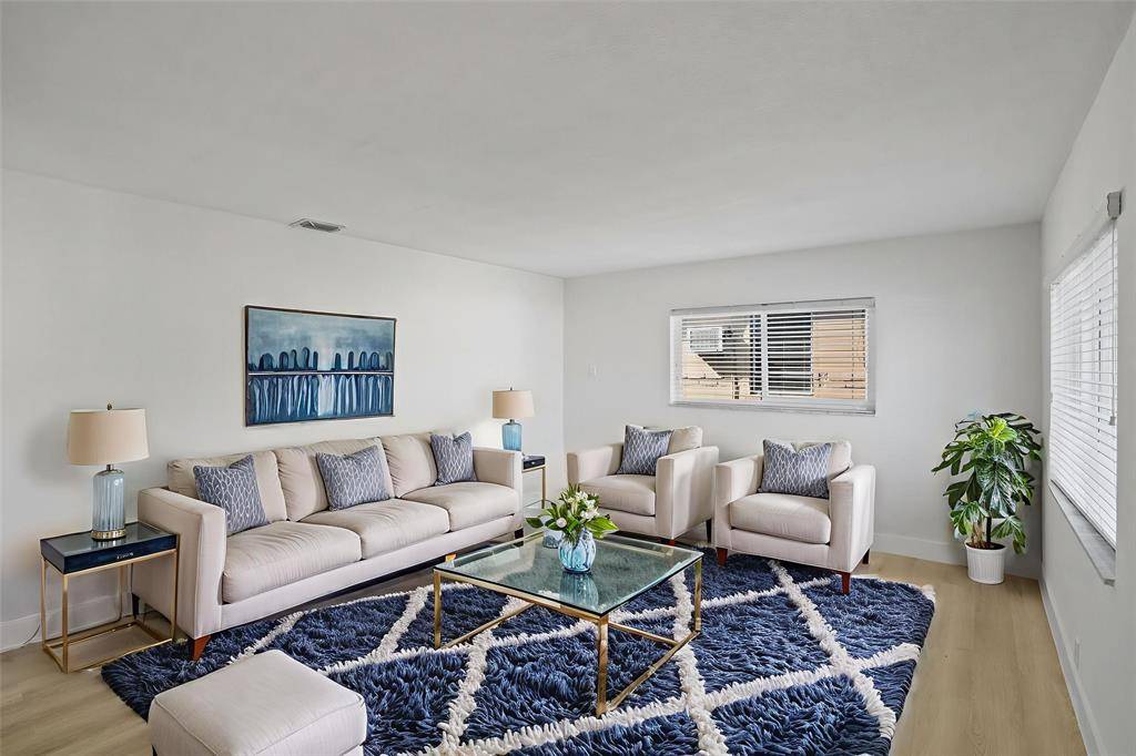 Miami, FL 33165,8930 SW 38th St