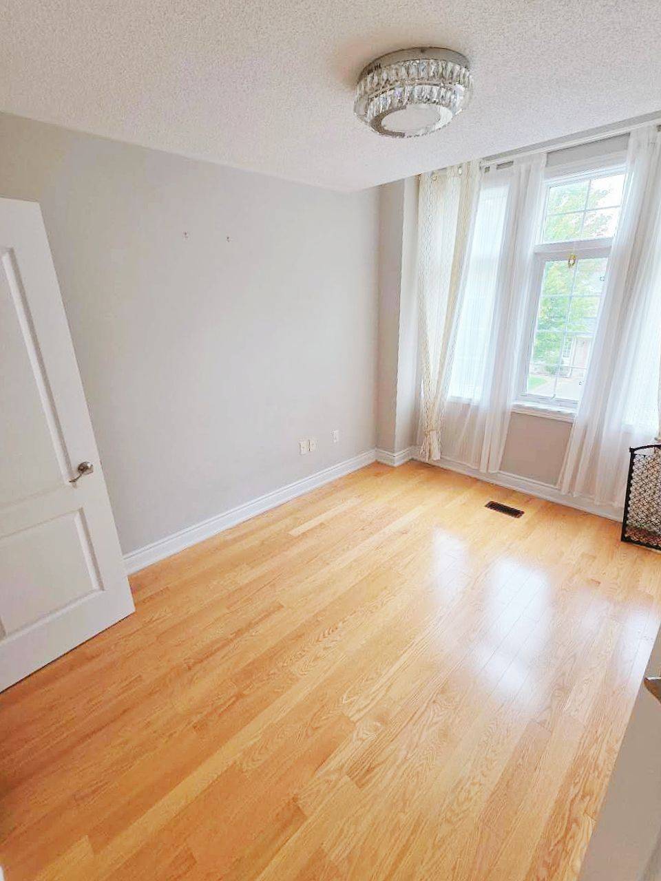 Markham, ON L6E 1Z5,111 Park Place DR