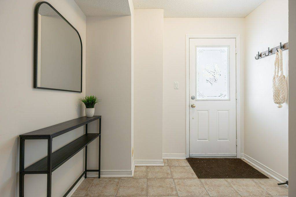 Markham, ON L6E 0C3,148 Louisbourg WAY #129