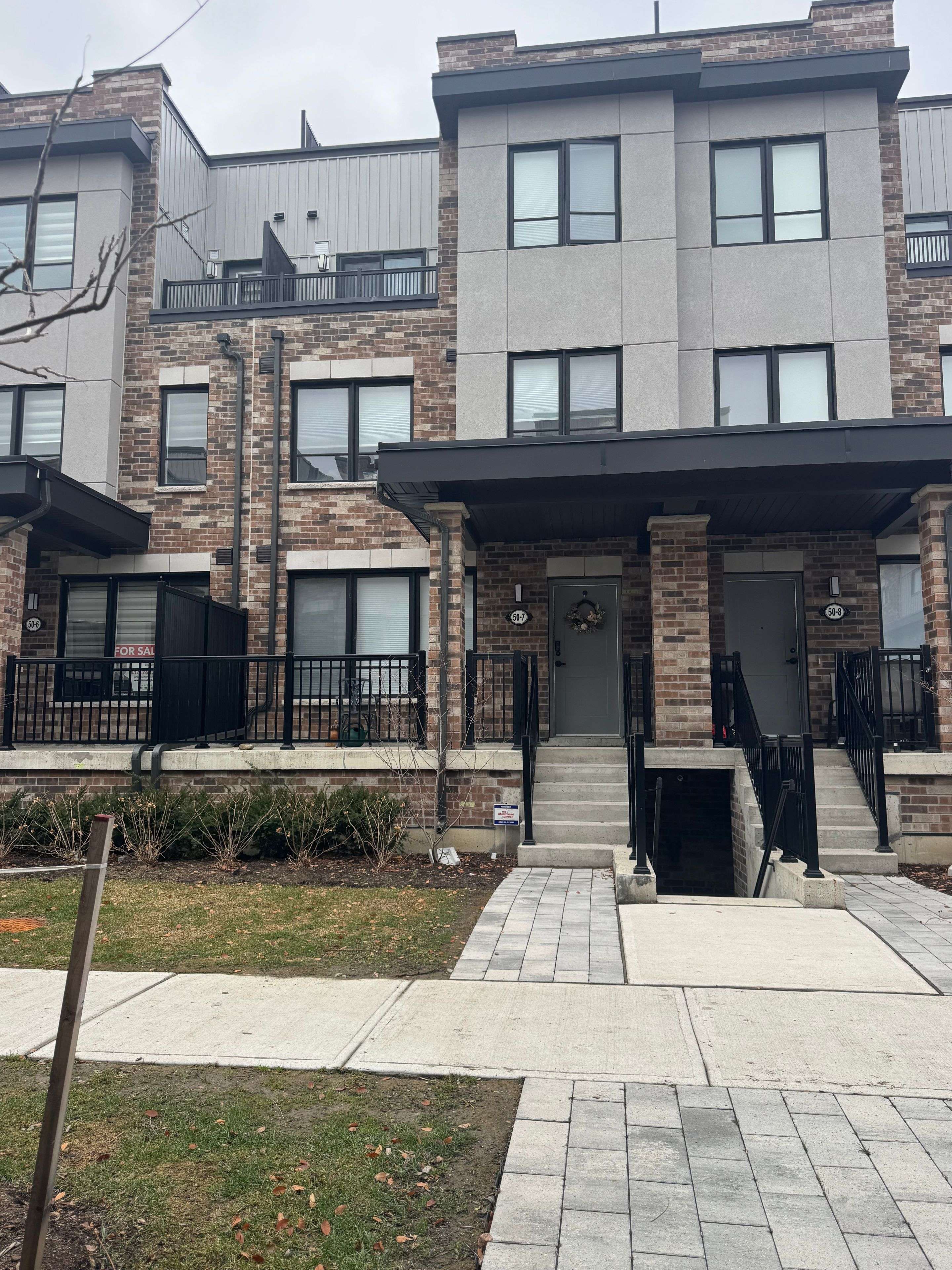 Bradford West Gwillimbury, ON L3Z 4M4,50 Baynes WAY #7