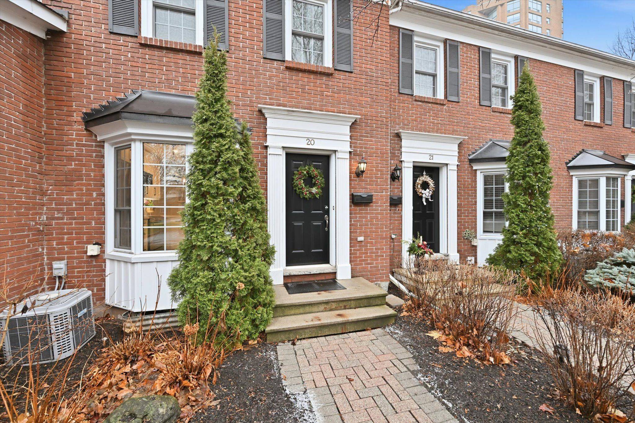 Burlington, ON L7S 2G2,1280 Maple Crossing BLVD #20