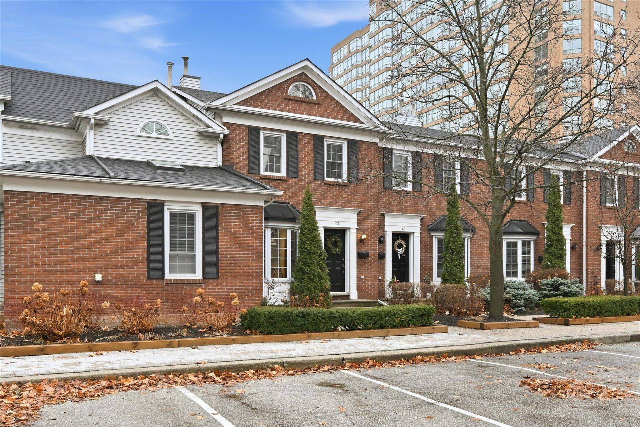 Burlington, ON L7S 2G2,1280 Maple Crossing BLVD #20