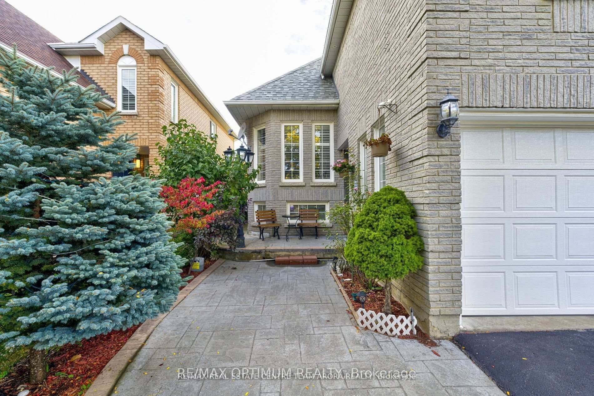 Brampton, ON L6Z 4V3,3 Sweet Briar LN