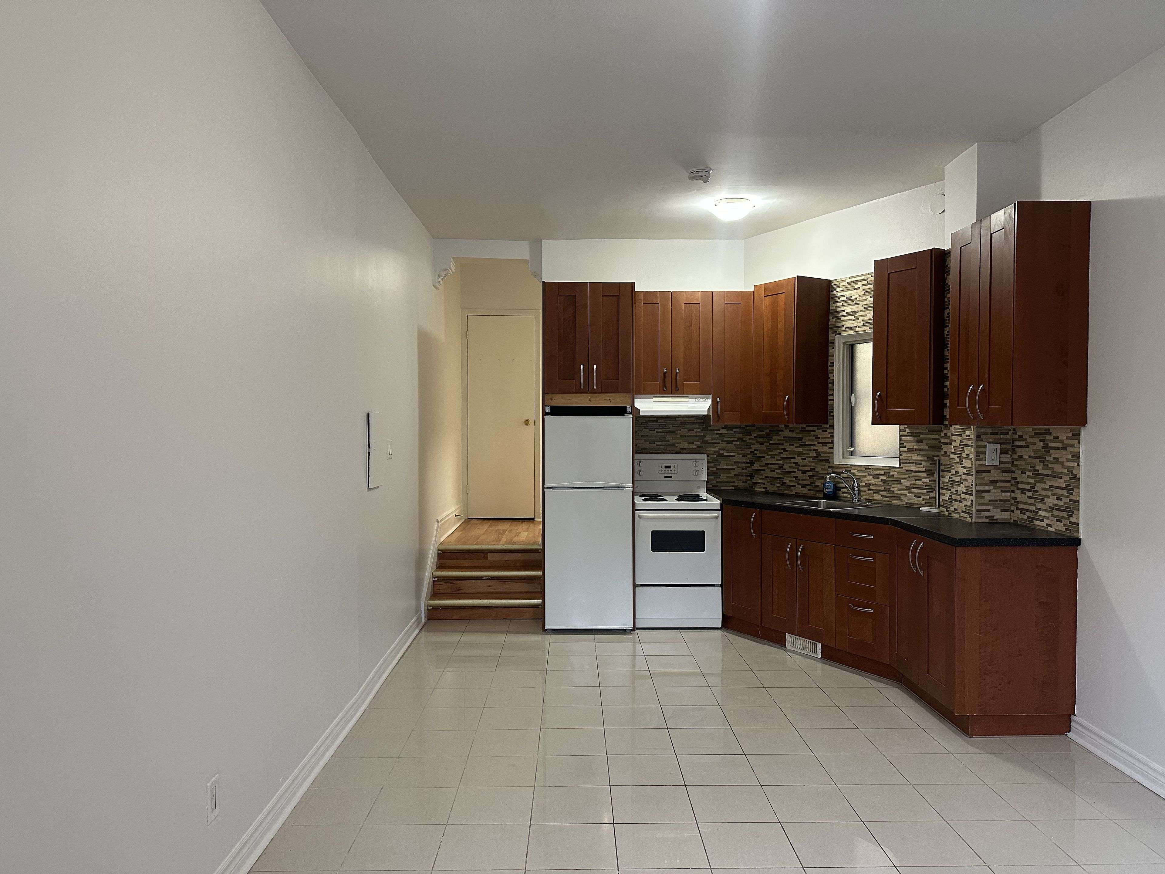 Toronto W01, ON M6R 1A4,1504 Queen ST W #2B