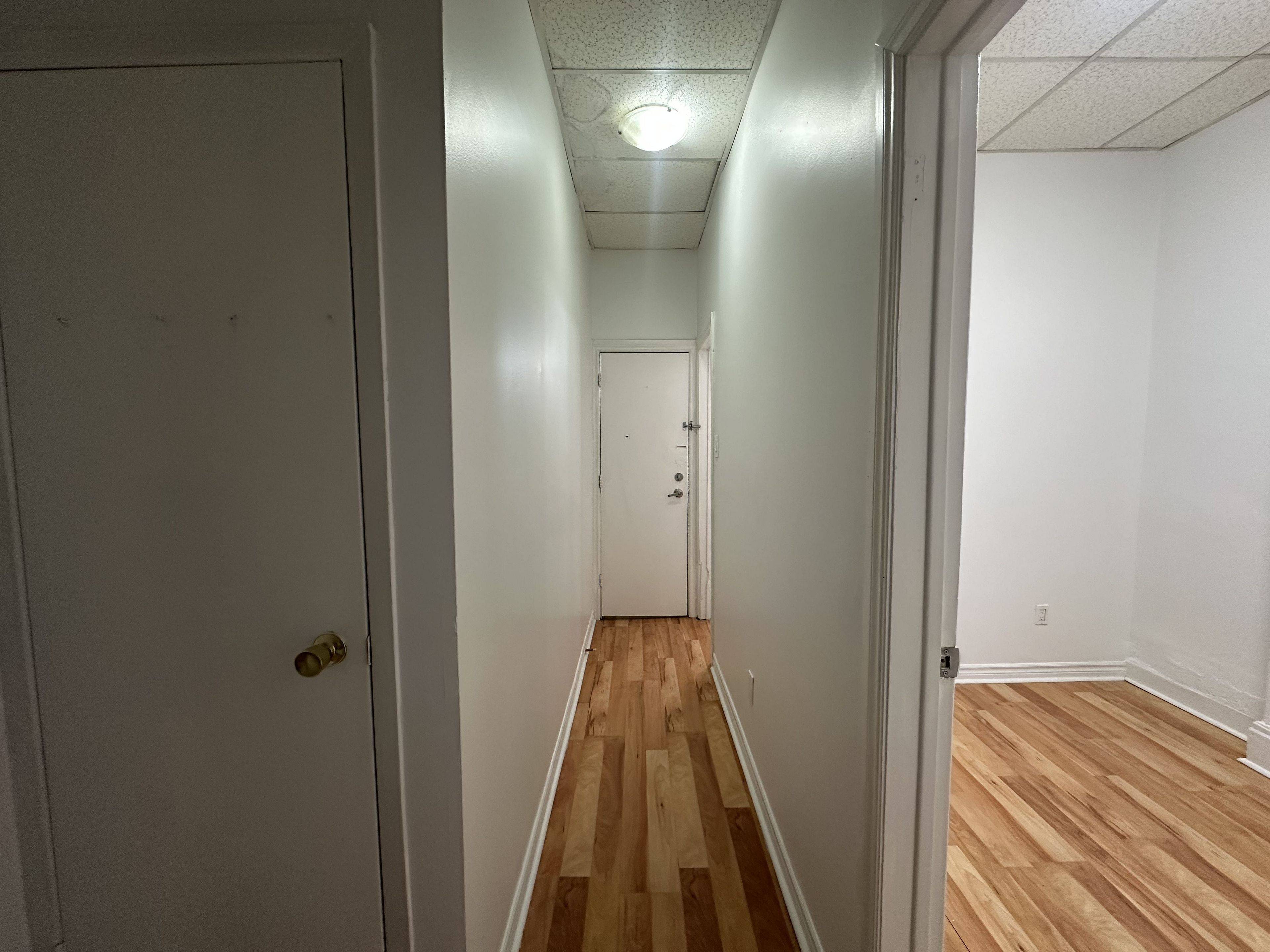 Toronto W01, ON M6R 1A4,1504 Queen ST W #2B