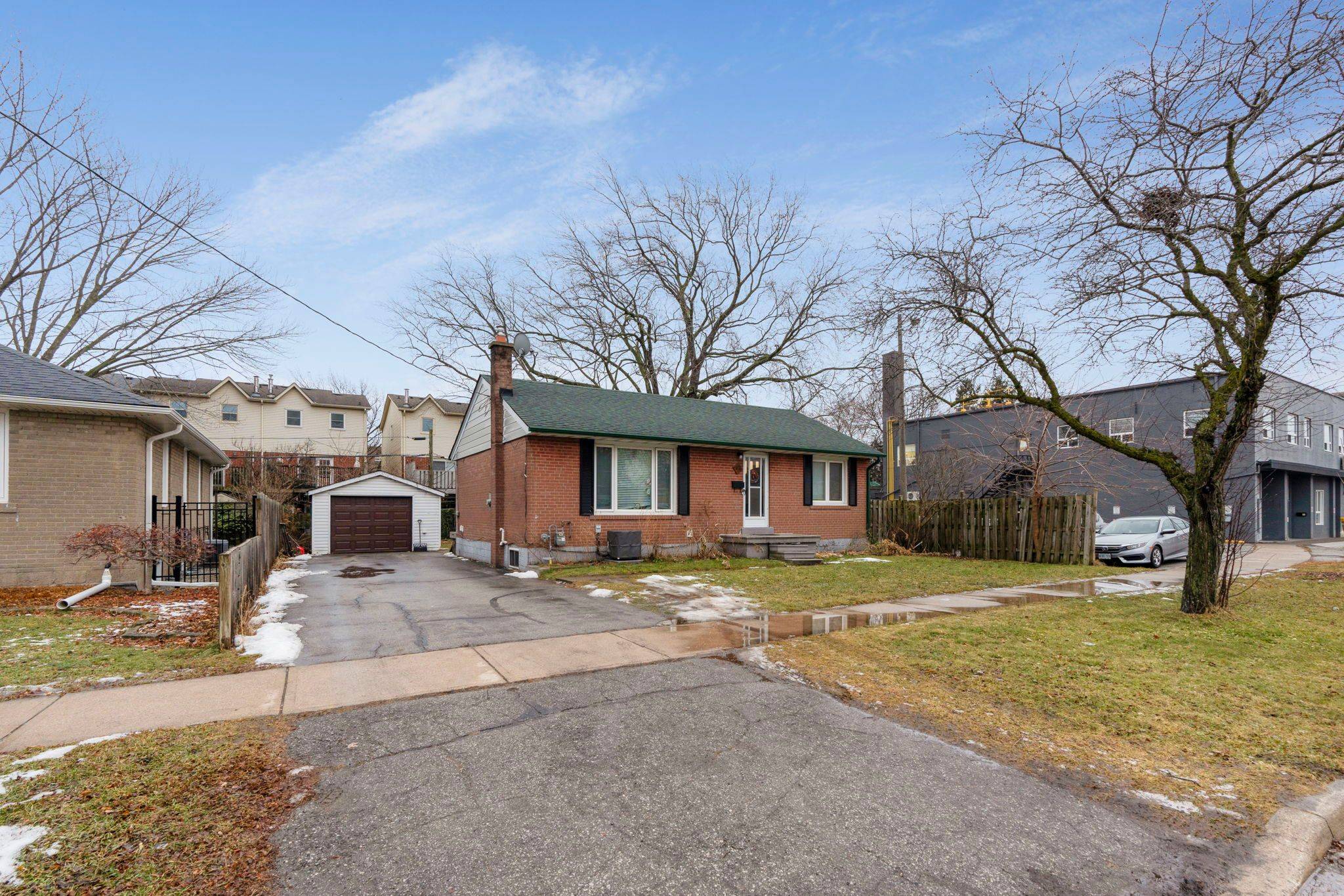 Oakville, ON L6K 1V6,64 Florence DR