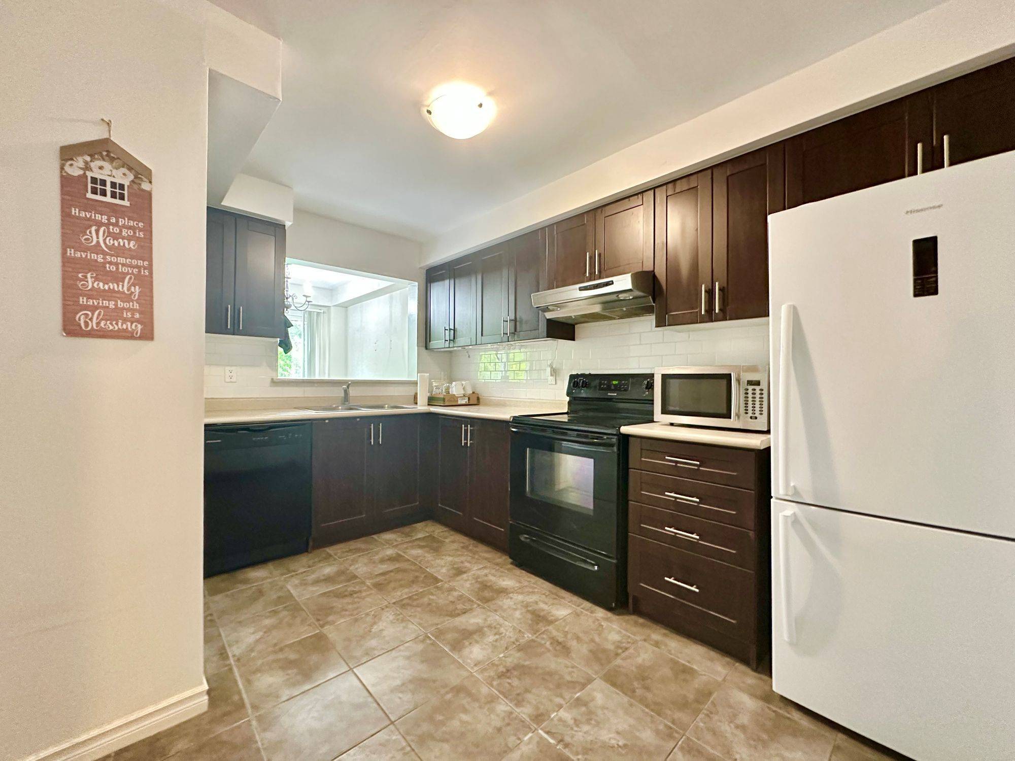 Mississauga, ON L5M 6Z5,4600 Kimbermount AVE #39