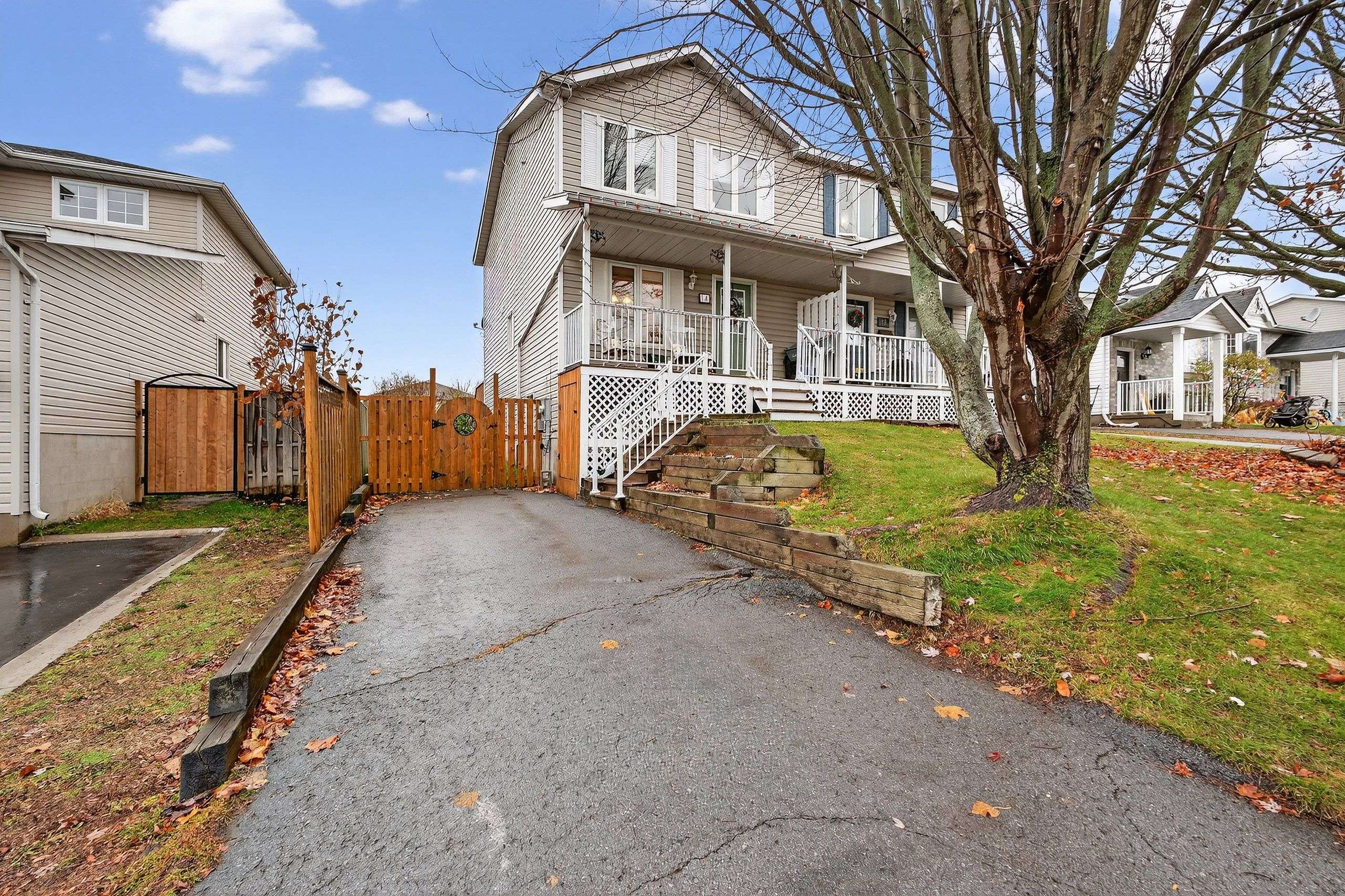 Loyalist, ON K7N 1Y6,14 CLIFFORD ST