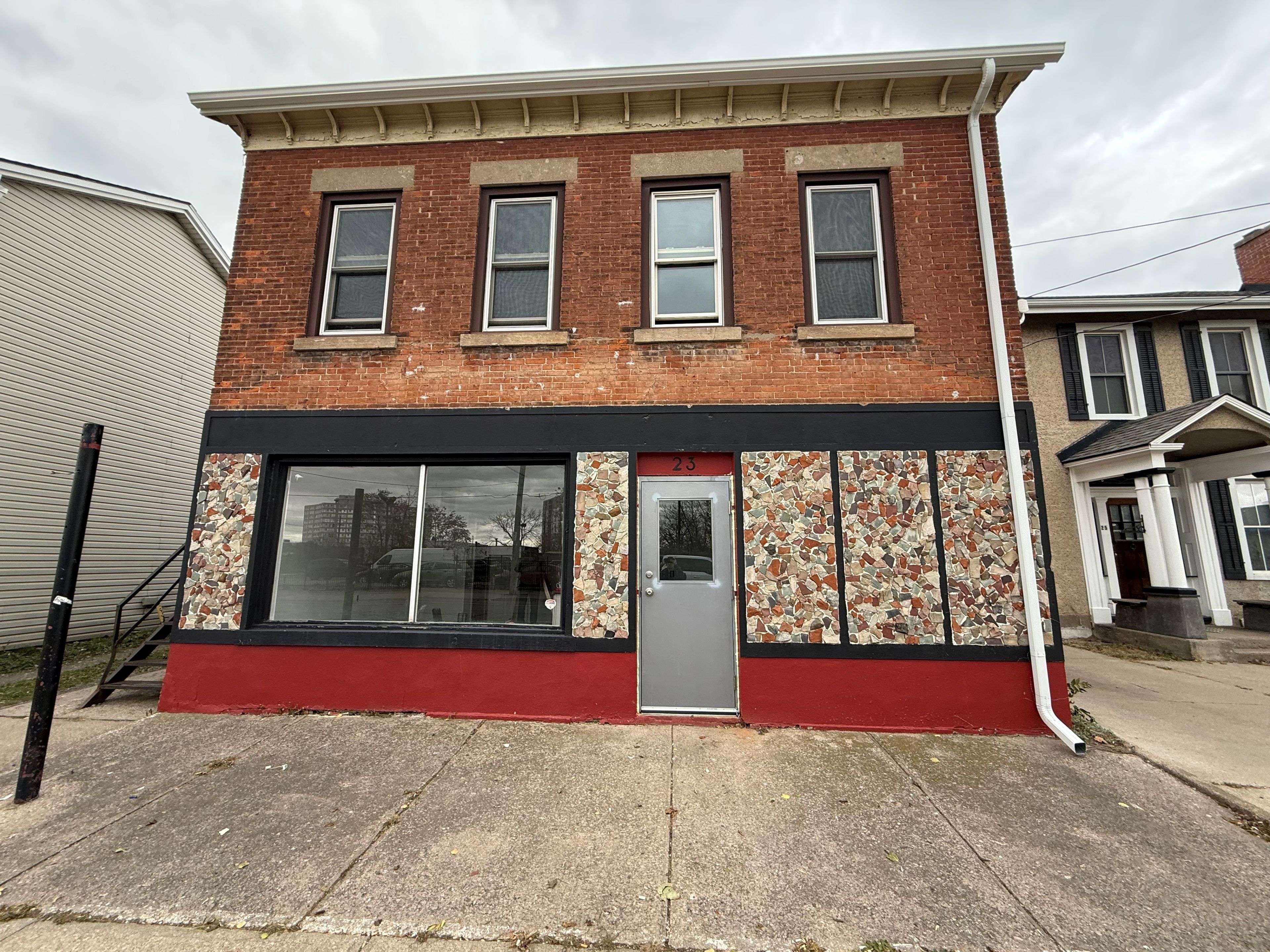 St. Catharines, ON L2R 2Y8,23 QUEENSTON ST #3