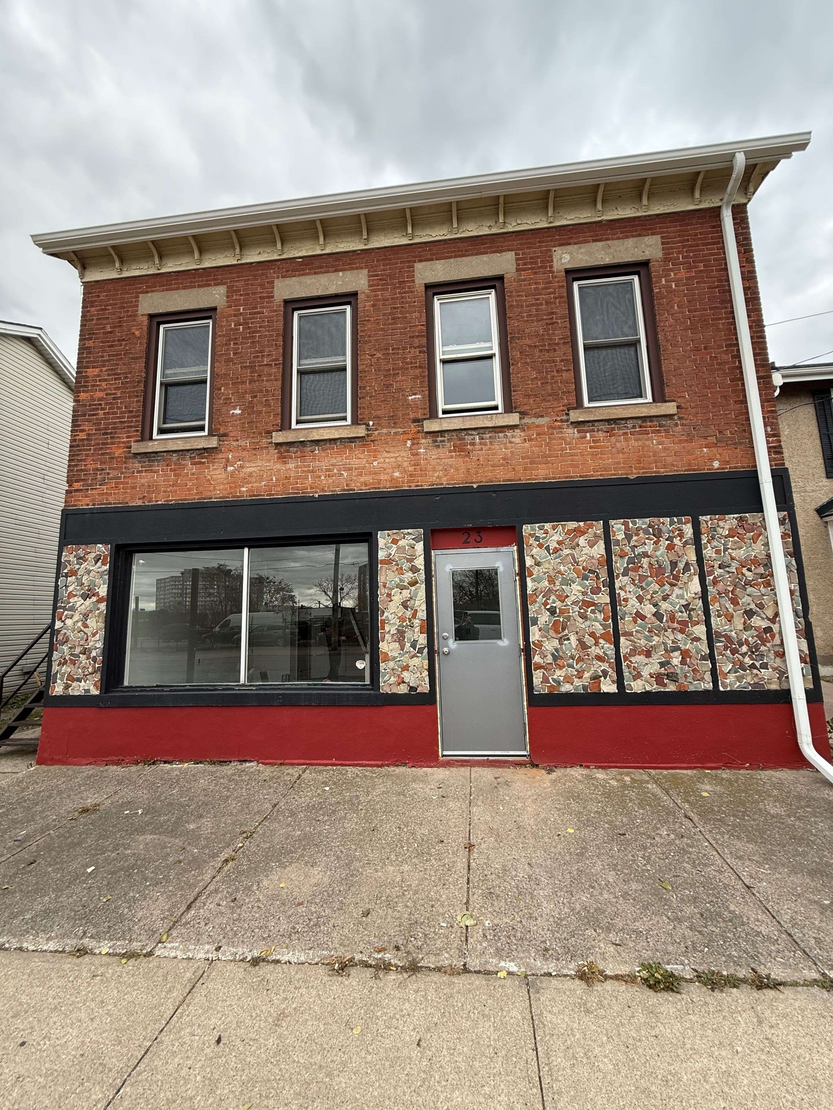 St. Catharines, ON L2R 2Y8,23 QUEENSTON ST #3