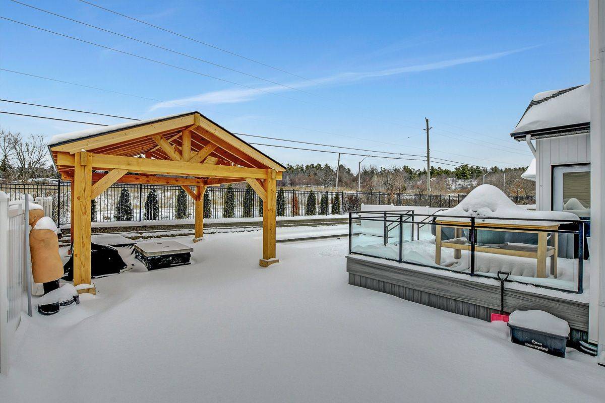 Carp - Huntley Ward, ON K0A 1L0,743 Meadowridge CIR