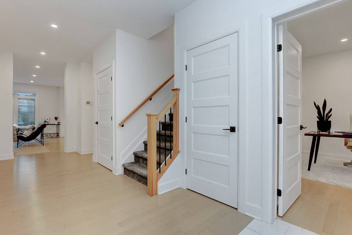 Carp - Huntley Ward, ON K0A 1L0,743 Meadowridge CIR