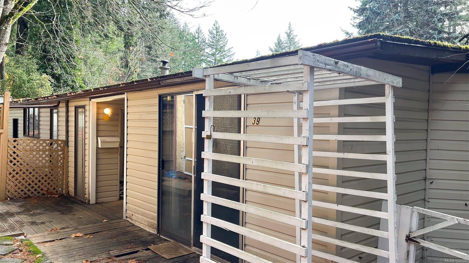 Langford, BC V9B 4H2,2500 Florence Lake Rd #39