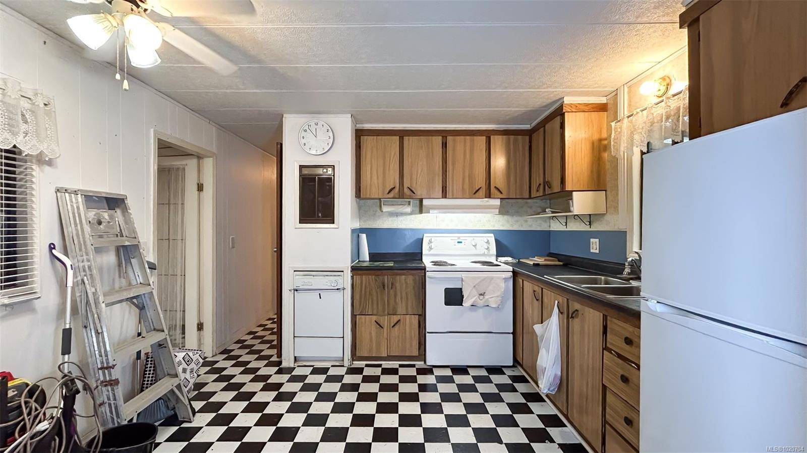 Langford, BC V9B 4H2,2500 Florence Lake Rd #39