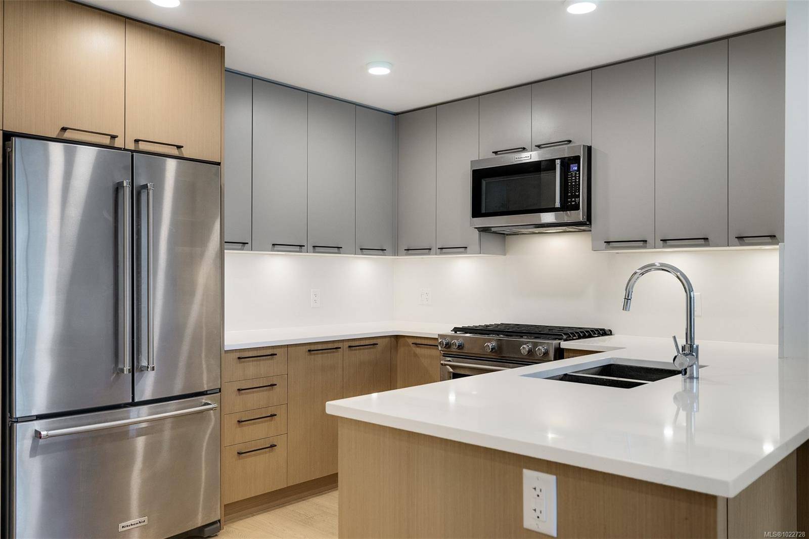 Sidney, BC V8L 2Z8,9775 Fourth St #302