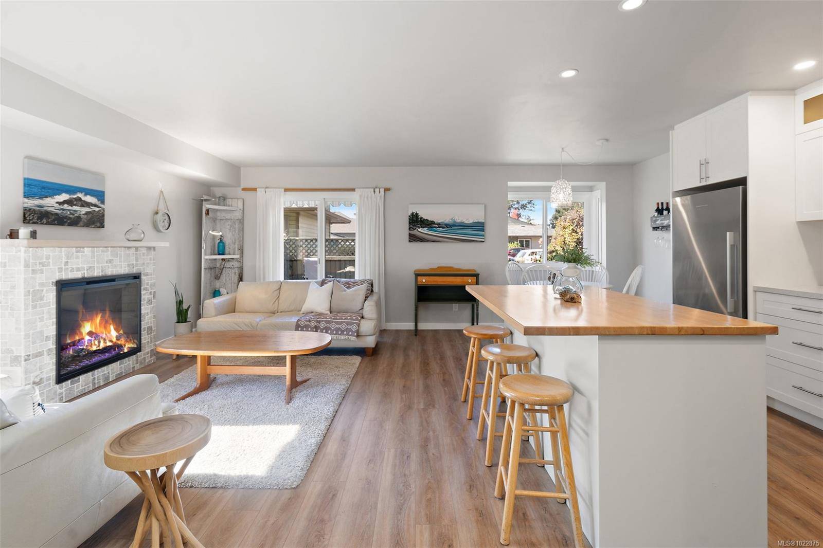 Sidney, BC V8L 3B3,10008 Third St #6