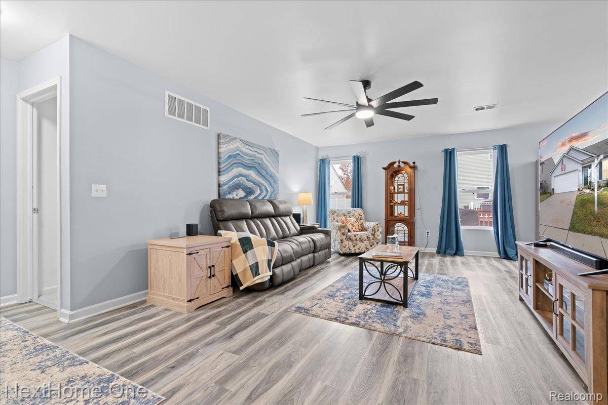 Fowlerville, MI 48836,8564 Fox River DR