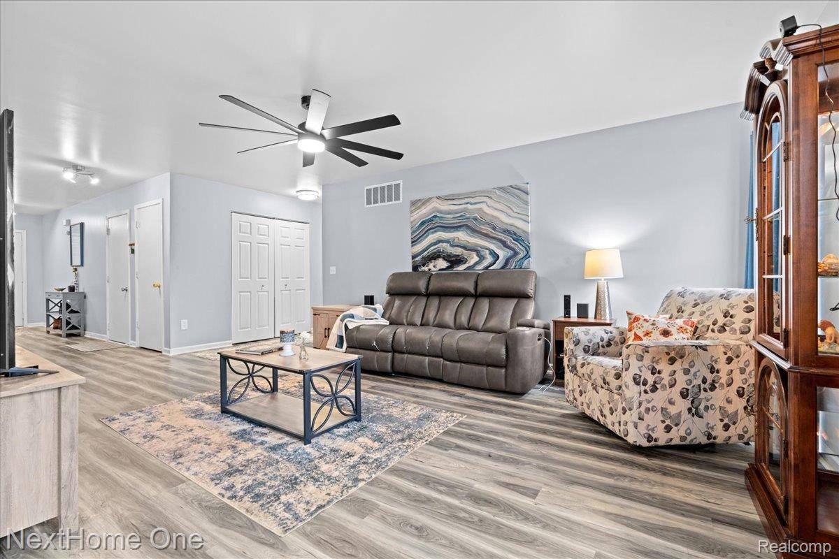 Fowlerville, MI 48836,8564 Fox River DR