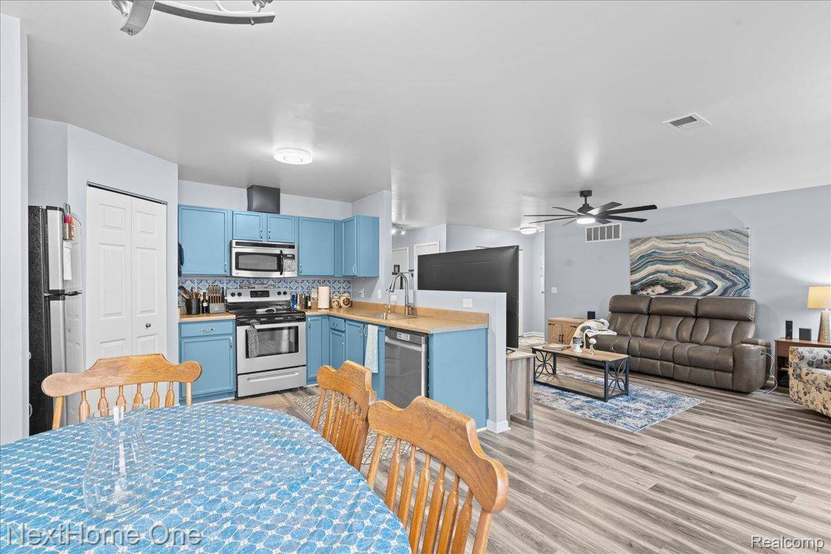 Fowlerville, MI 48836,8564 Fox River DR