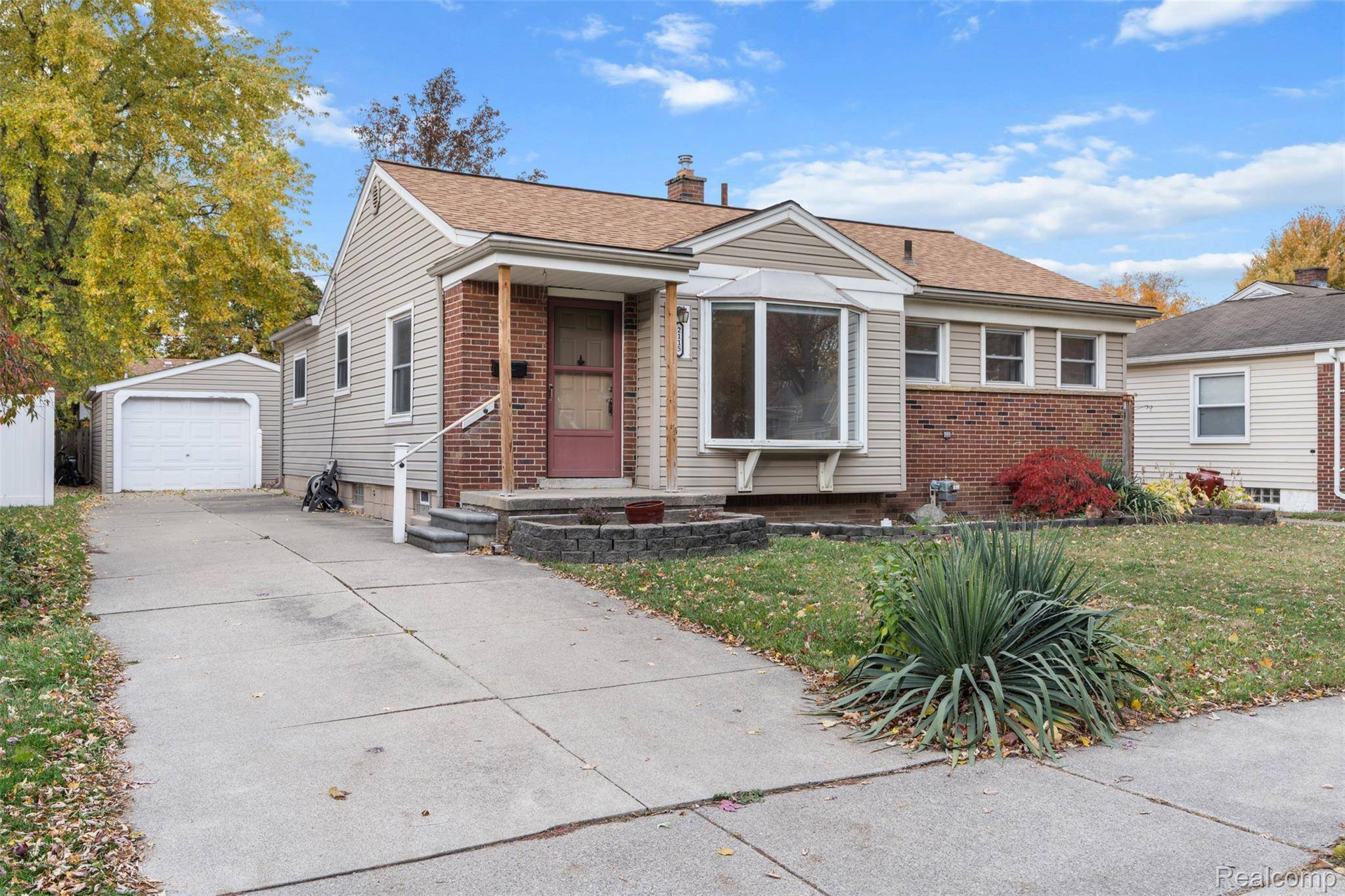 Royal Oak, MI 48067,2115 E Hudson AVE