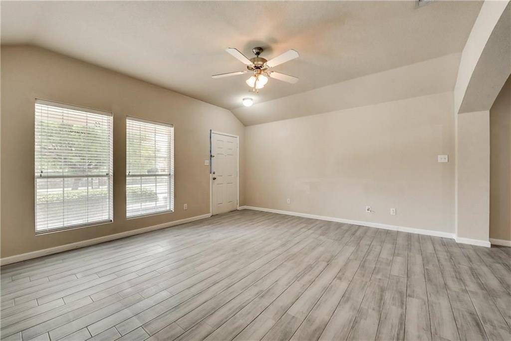 Grand Prairie, TX 75052,952 Bentwood Trail