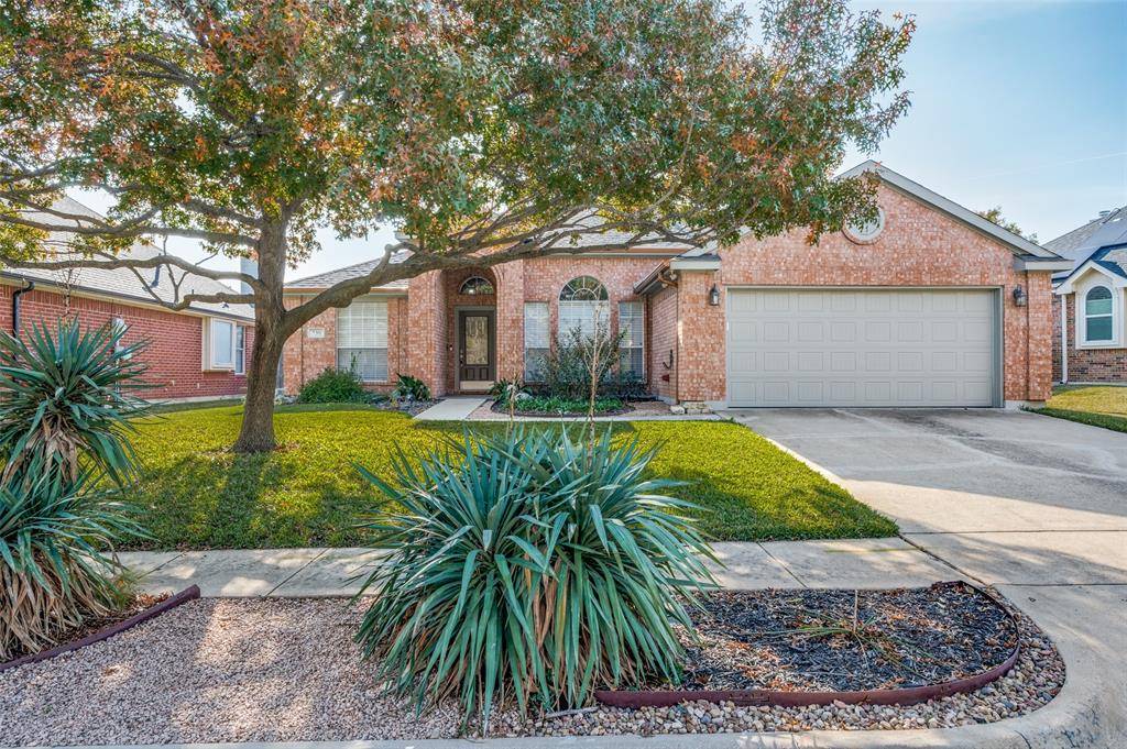 Arlington, TX 76001,730 W Lonesome Dove Trail