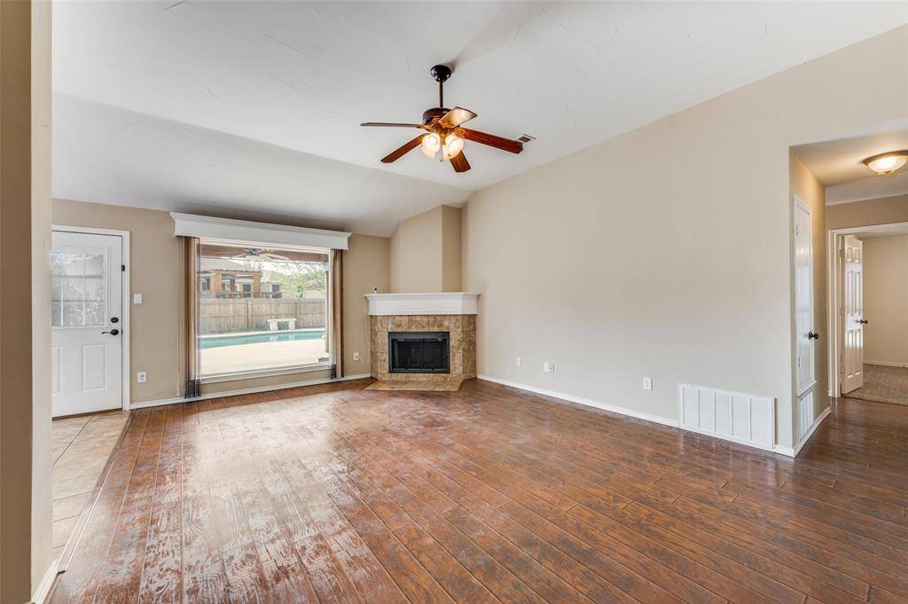 Arlington, TX 76001,730 W Lonesome Dove Trail