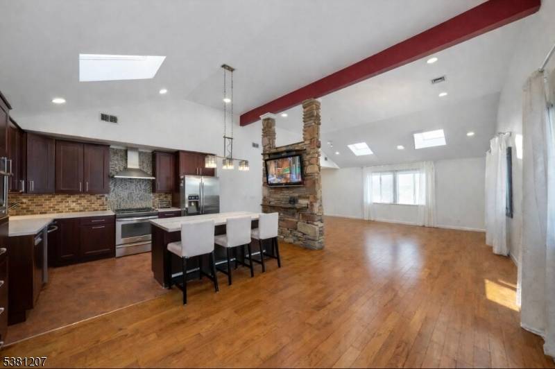 Paterson City, NJ 07501,320 Dixon Ave