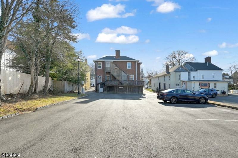 Mendham Boro, NJ 07945,7 W Main St