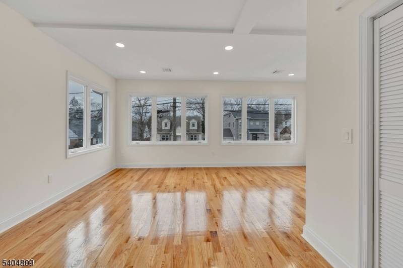 Clifton City, NJ 07014,372 Rutherford Blvd