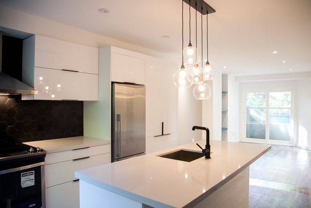 Toronto C08, ON M5A 4C9,55 Longboat AVE