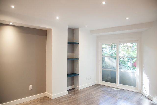 Toronto C08, ON M5A 4C9,55 Longboat AVE