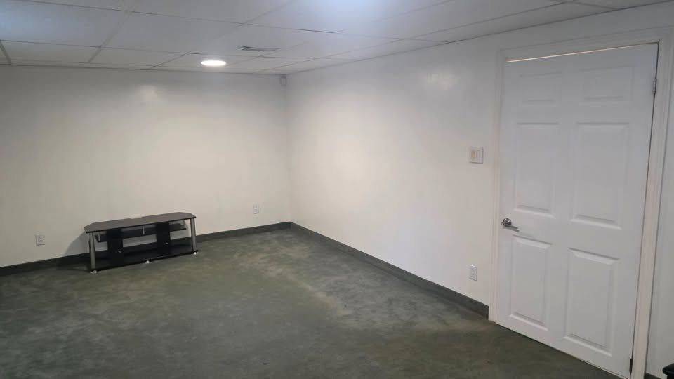 Toronto E09, ON M1G 3J9,57 Copping RD #Bsmnt