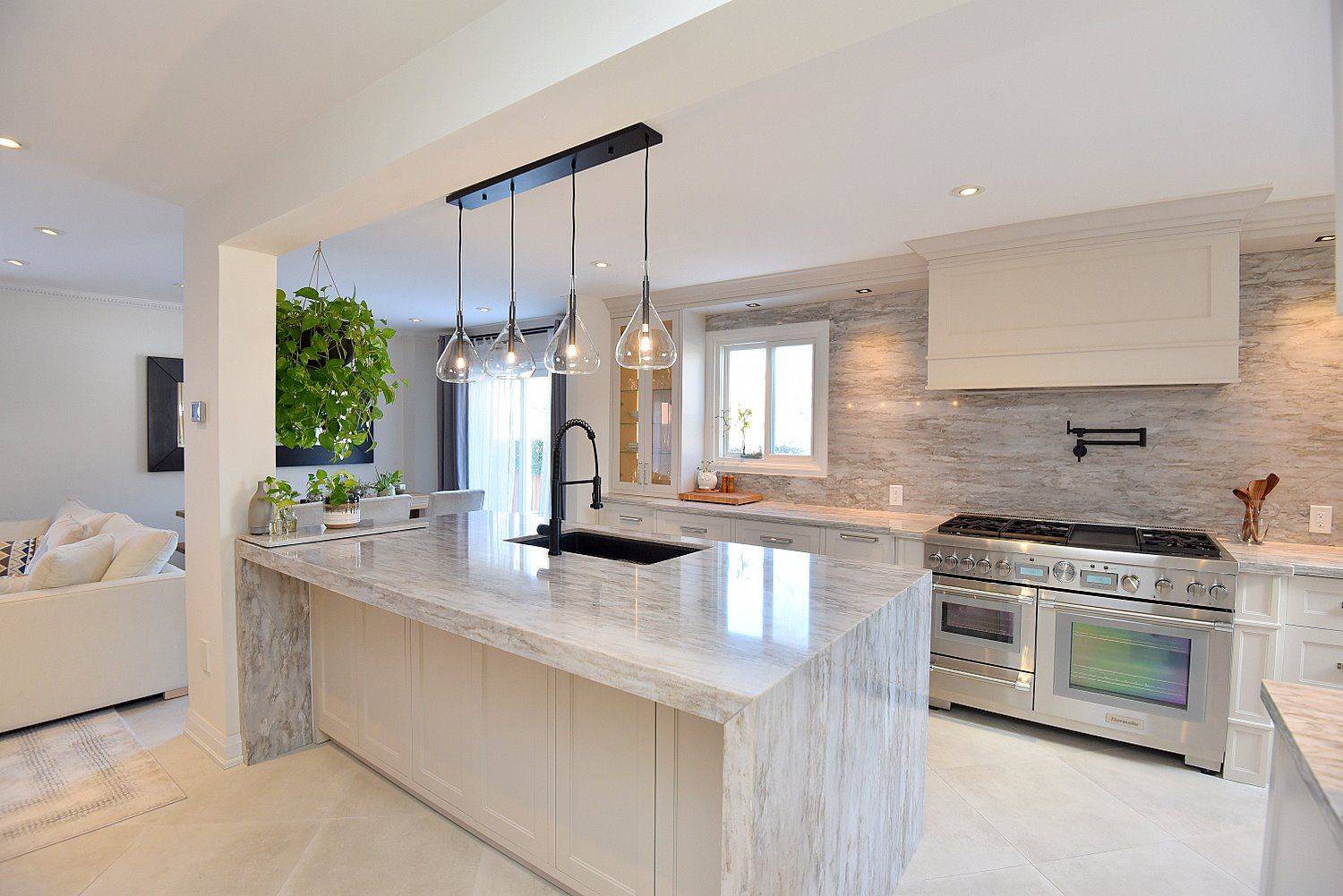 Richmond Hill, ON L4C 7N5,2 Leora CT