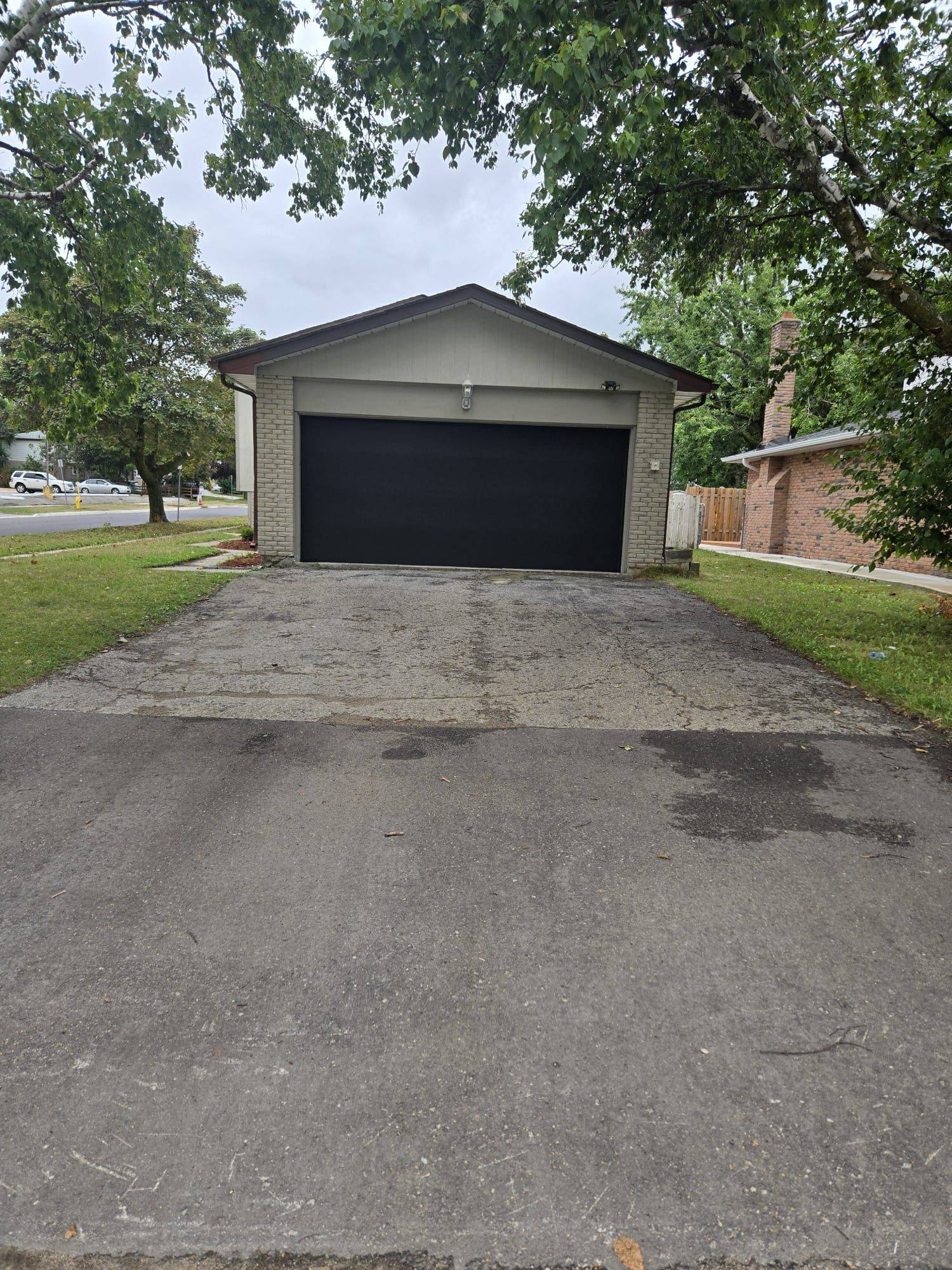 Barrie, ON L4M 5J3,3 Sylvia ST