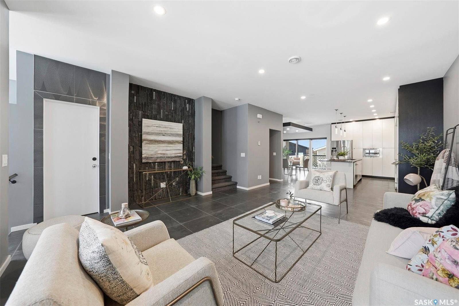 Saskatoon, SK S7K 3G1,1310 Empress AVENUE