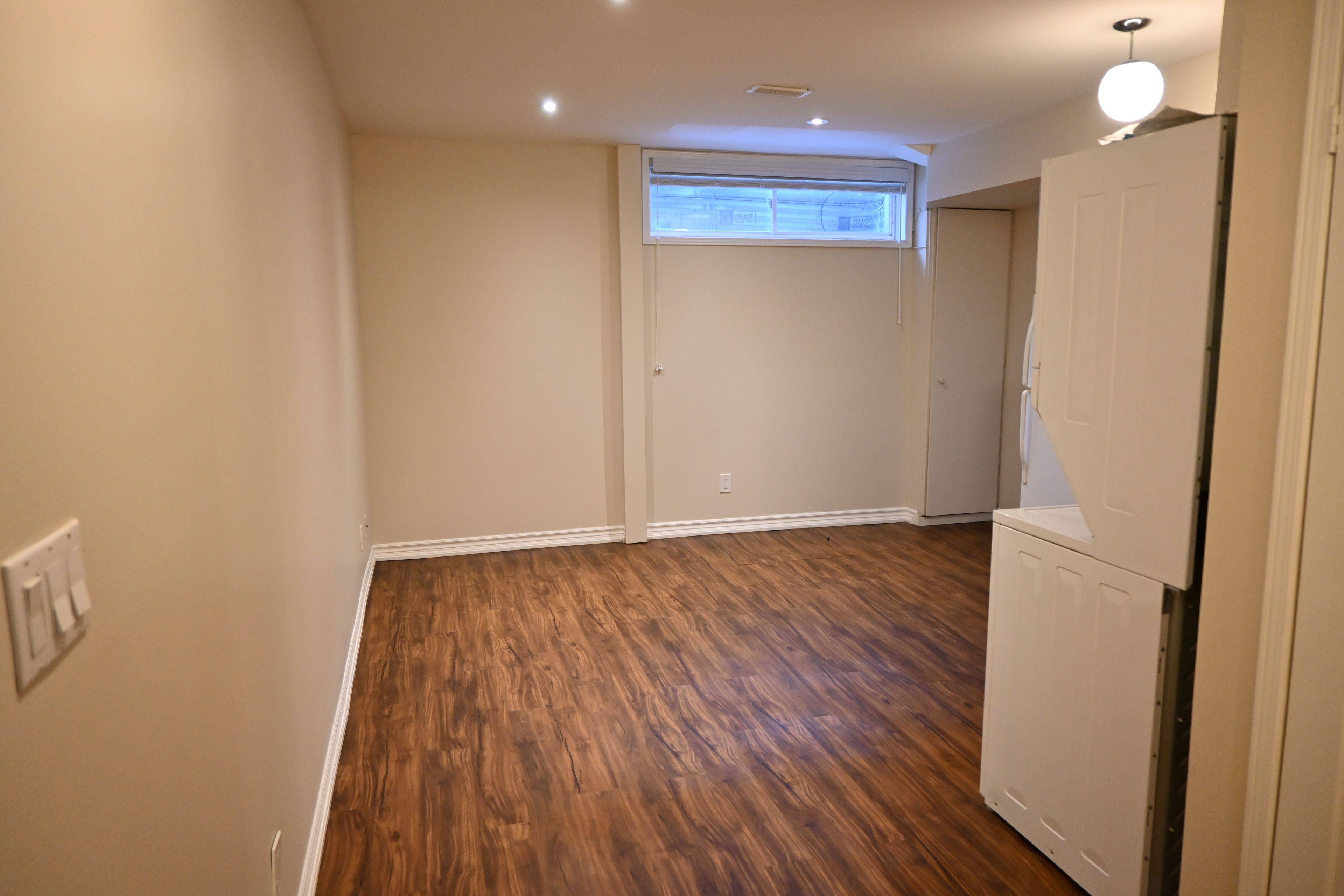 Toronto W02, ON M6P 4H2,43 Pear Tree Mews #B