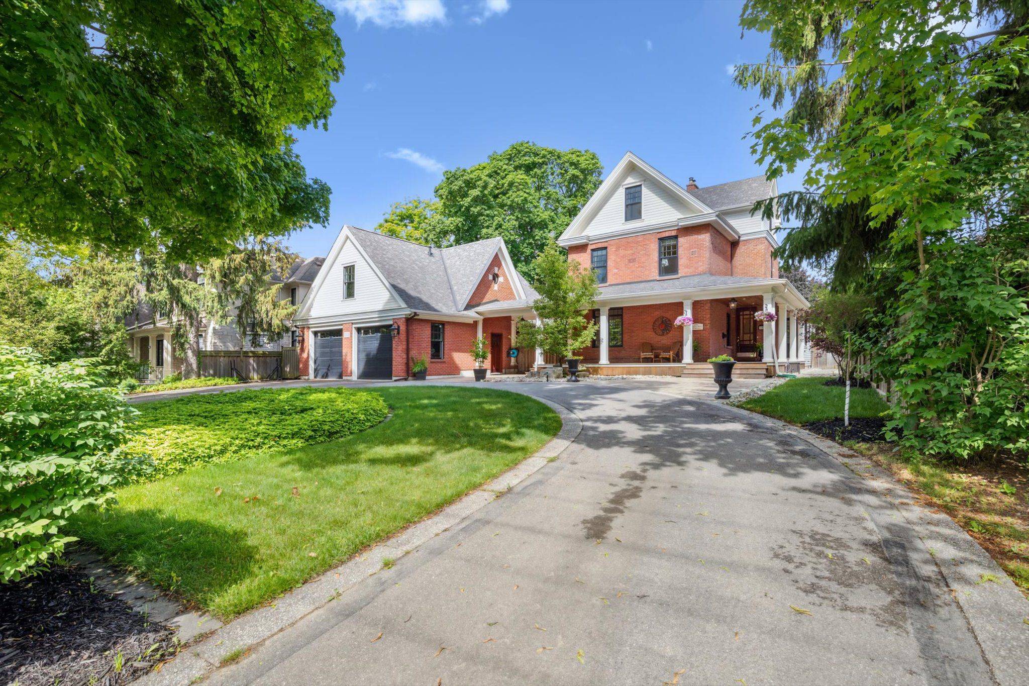 Oakville, ON L6K 1G3,335 Lakeshore RD W