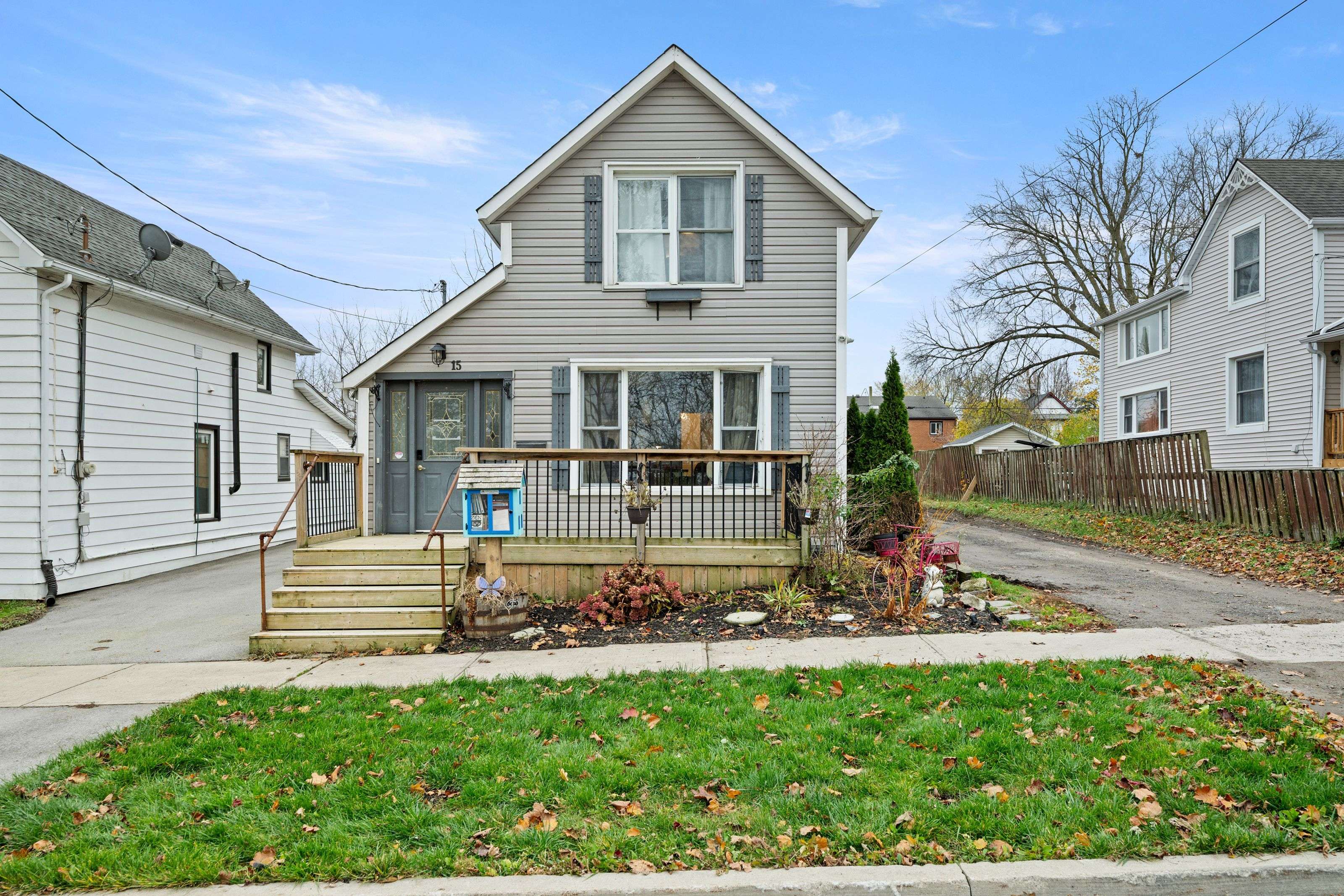 Fort Erie, ON L2A 2V1,15 Phipps ST