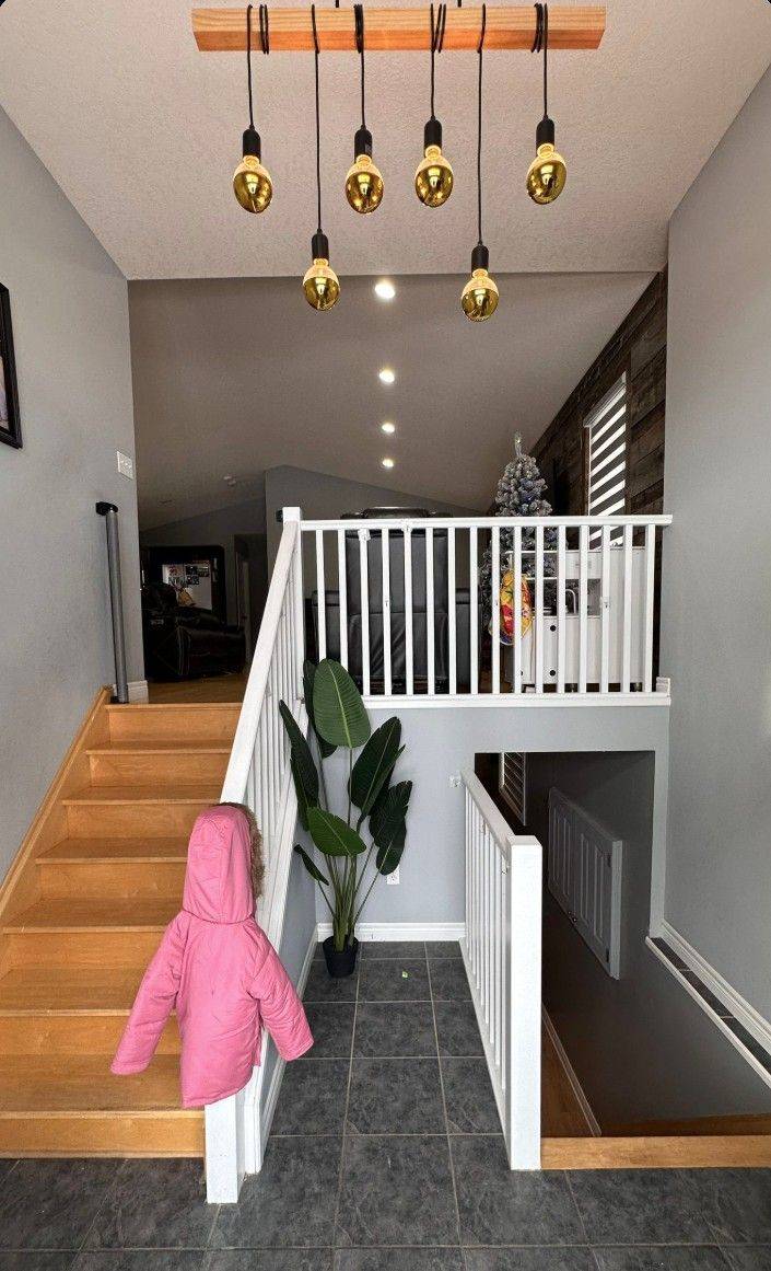 London North, ON N5X 4N9,1004 Marigold ST