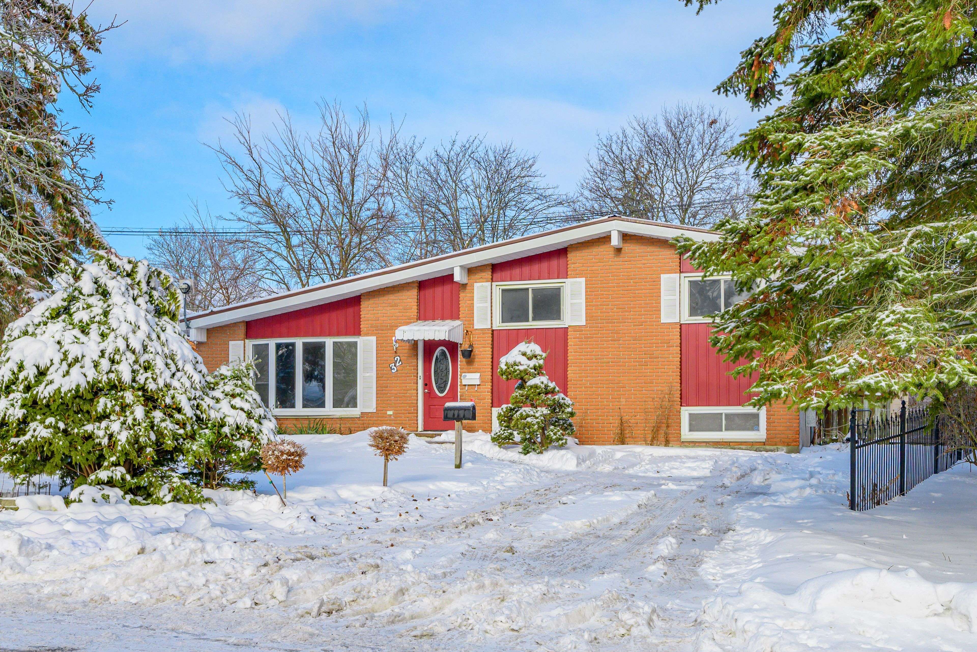 Quinte West, ON K8V 3G4,32 Edgeview DR