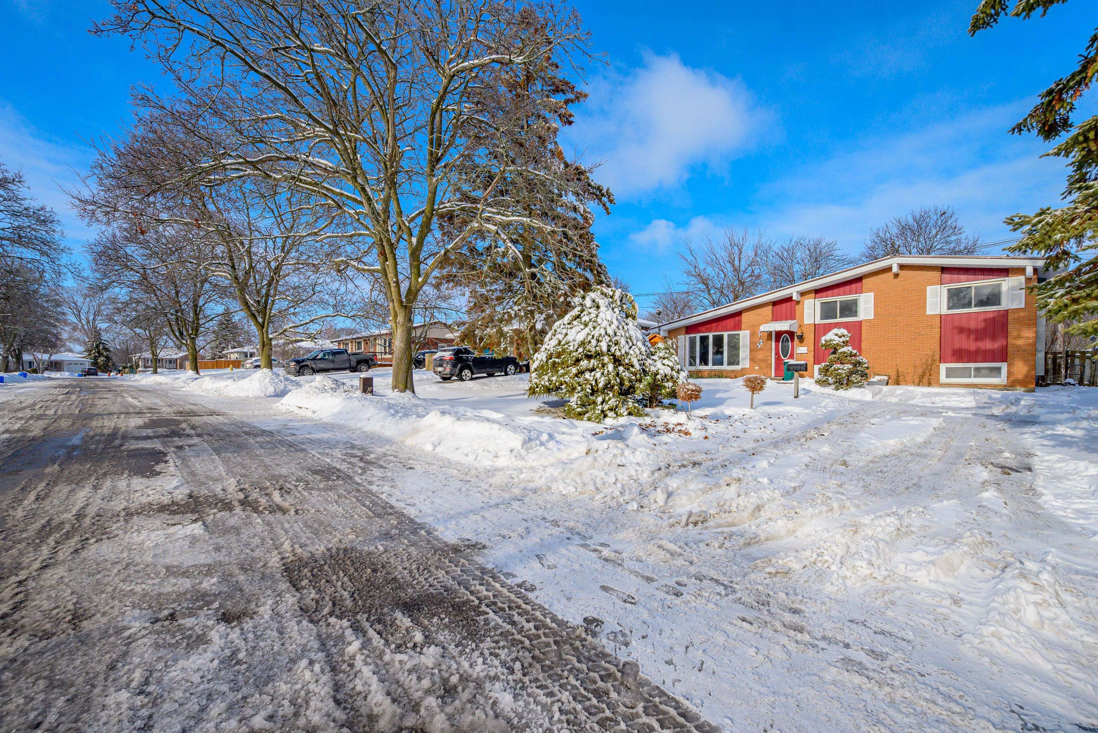 Quinte West, ON K8V 3G4,32 Edgeview DR