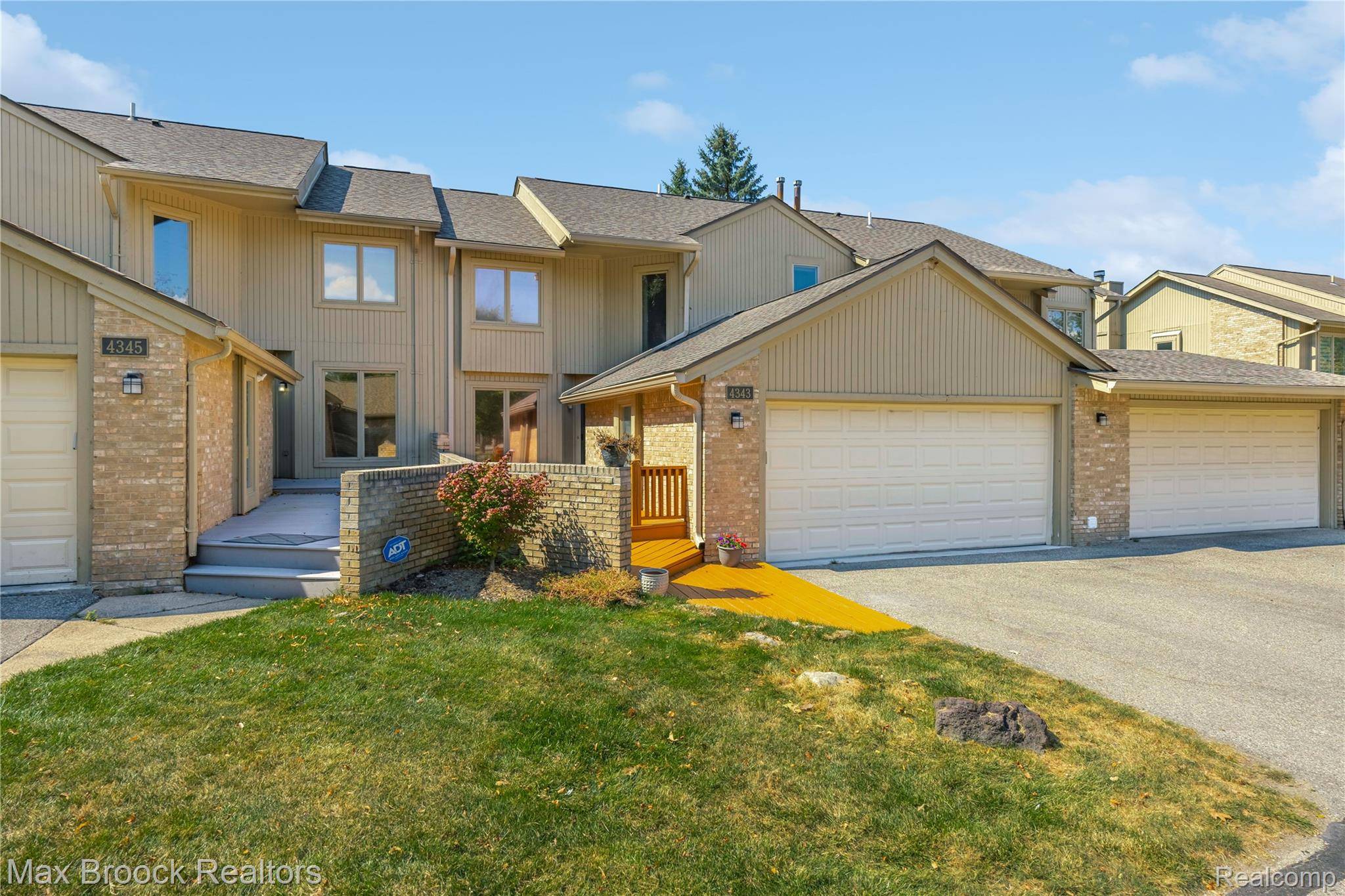 4343 Foxpointe DR, Westbloomfieldchartertownship_oakland, MI 48323