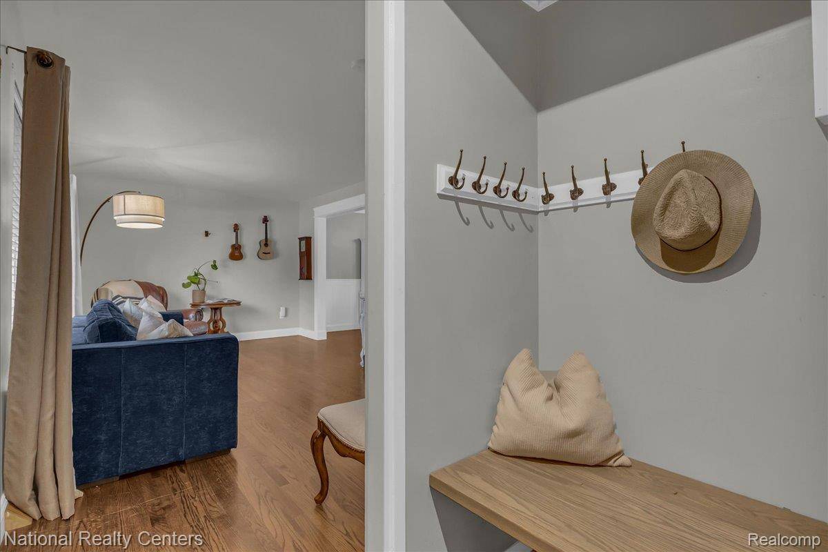 Farmington, MI 48334,28701 Summerwood RD