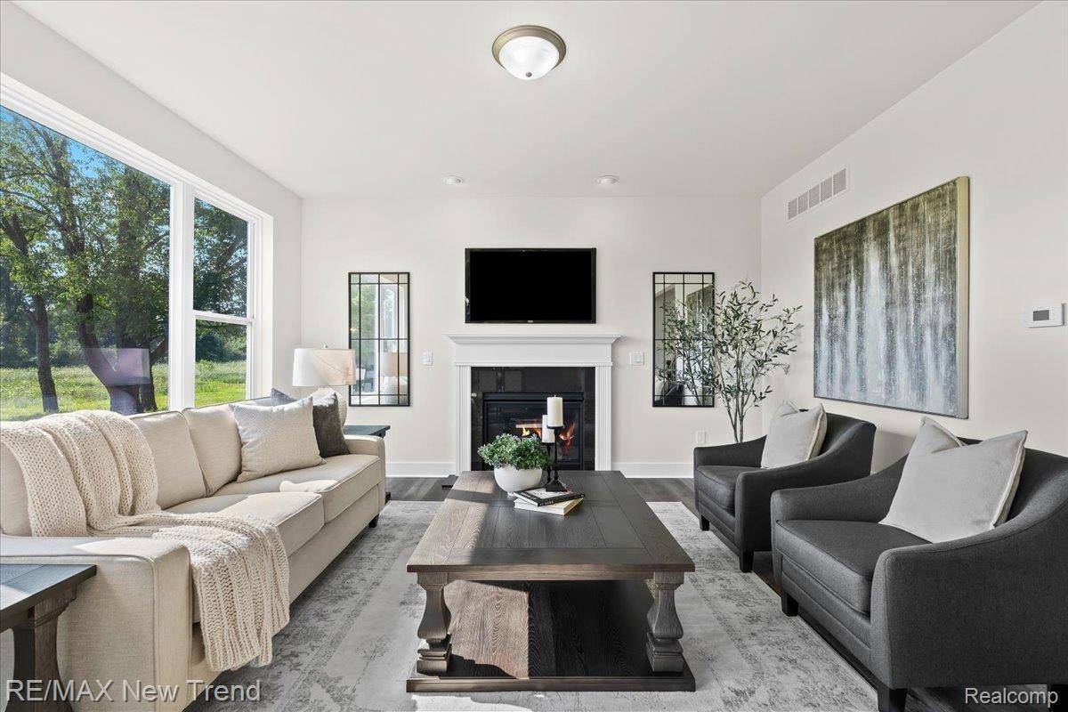 Wixom, MI 48393,2406 Madison ST