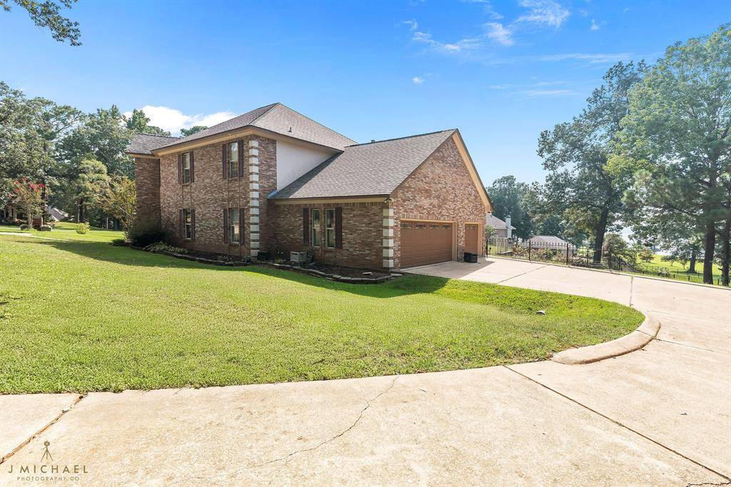Benton, LA 71006,135 Oak Leaf Trail