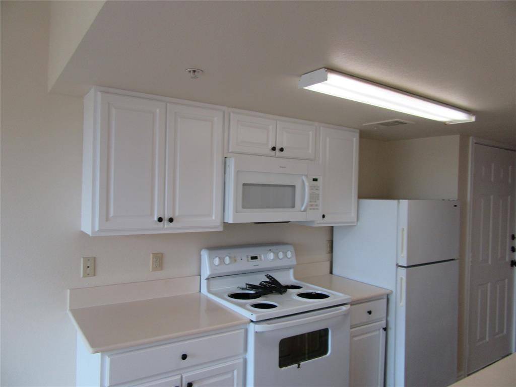 Dallas, TX 75231,7522 Holly Hill Drive #22